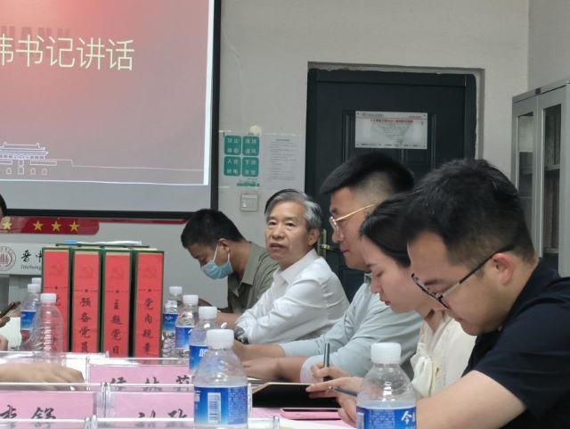 张存伟书记莅临我集团调研党团活动室建设情况